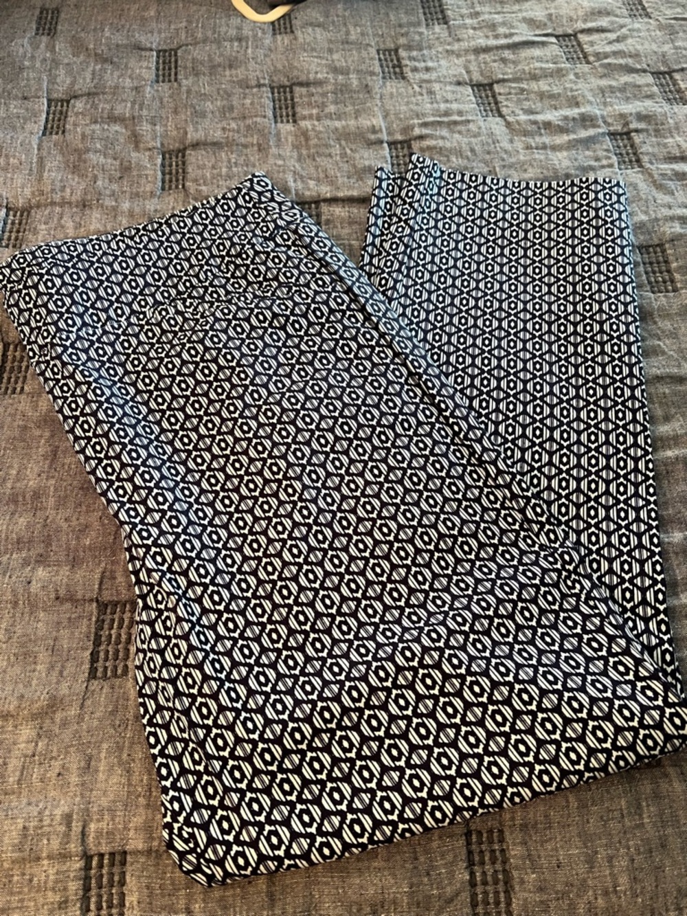 Chico's Navy and White Geometric Stretch Pants Size 2.5